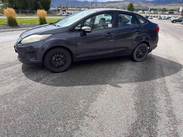 Used 2013 Ford Fiesta SE FWD image 2