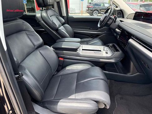 Used 2025 Lincoln Navigator Reserve AWD/4WD image 12