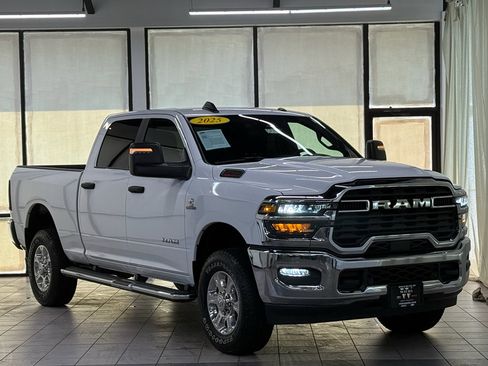 Used 2025 RAM 2500 Big Horn AWD/4WD image 1