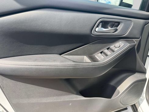 Certified 2025 Nissan Rogue SV AWD/4WD image 15
