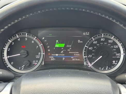 Used 2023 Toyota Highlander XLE AWD/4WD image 9
