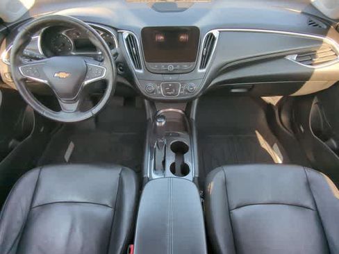 Used 2018 Chevrolet Malibu LT w/ Leather Package FWD image 14