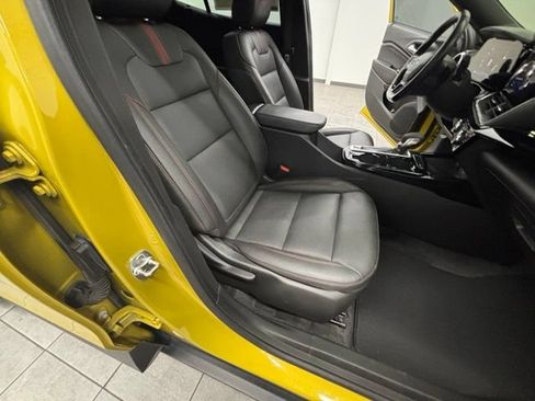 Used 2024 Chevrolet Trax RS w/ Sunroof Package FWD image 42
