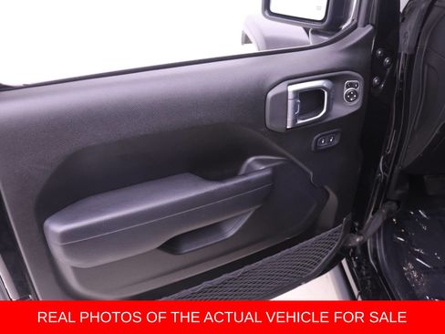 Used 2024 Jeep Gladiator Rubicon w/ Technology Group AWD/4WD image 9