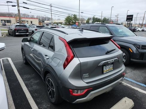Used 2023 Kia Niro LX image 3