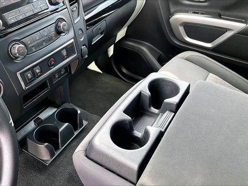 Used 2022 Nissan Titan SV RWD image 16