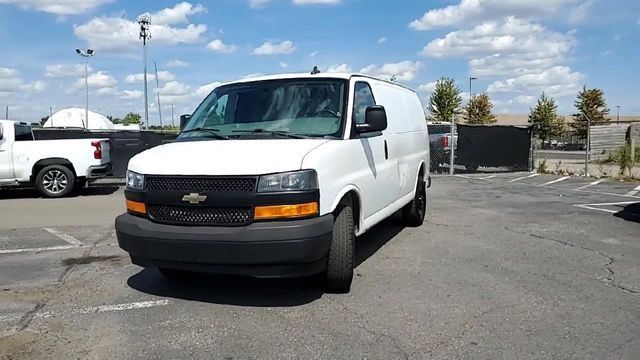 Used 2018 Chevrolet Express 2500 RWD image 3