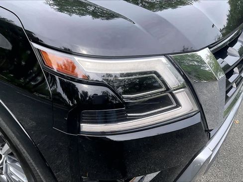 Used 2023 Nissan Armada SL w/ Captain's Chairs Package RWD image 30