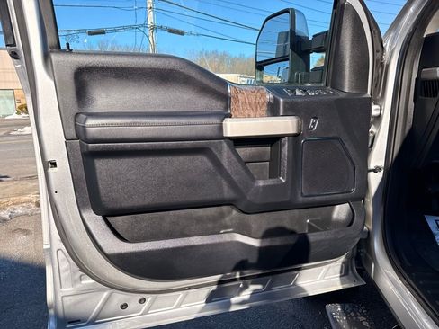 Used 2017 Ford F350 Lariat w/ Chrome Package image 19