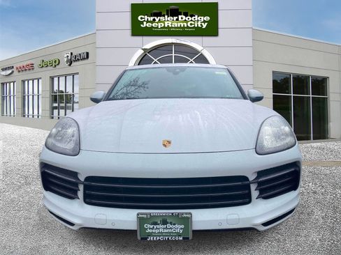 Used 2023 Porsche Cayenne Platinum Edition image 2