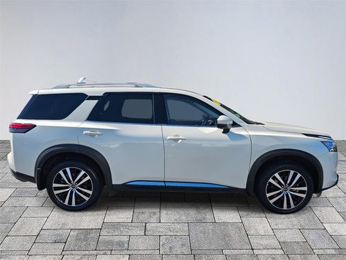 Used 2024 Nissan Pathfinder Platinum w/ Black Appearance Package image 8
