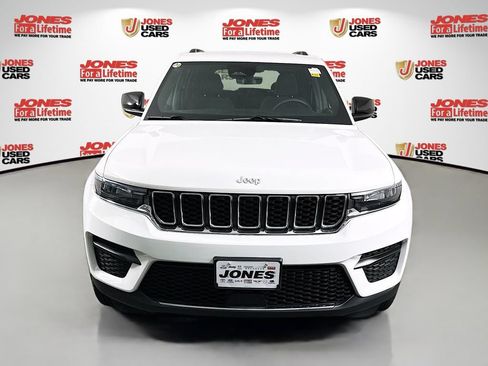 Used 2025 Jeep Grand Cherokee Laredo X AWD/4WD image 13