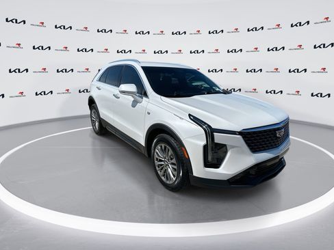 Used 2024 Cadillac XT4 Premium Luxury w/ Technology Package FWD image 2