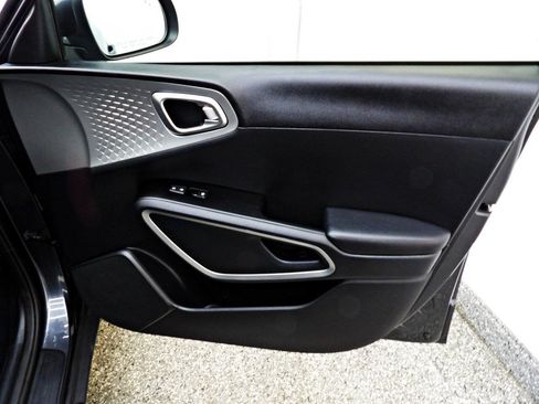 Used 2022 Kia Soul LX w/ Technology Package FWD image 11