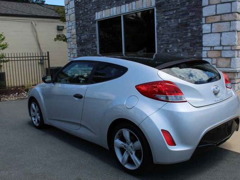 Used 2014 Hyundai Veloster w/ Style Package 02 FWD image 8