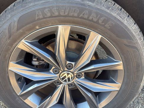 Used 2024 Volkswagen Tiguan SE image 11