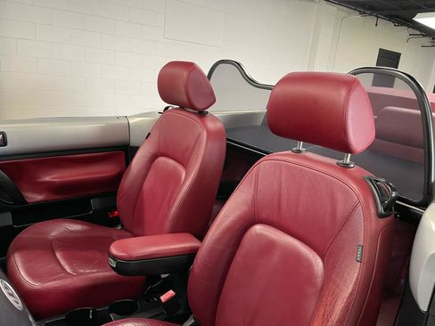 Used 2009 Volkswagen Beetle Blush FWD image 17