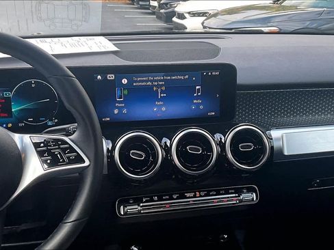 Used 2026 Mercedes-Benz GLB 250 4MATIC image 7