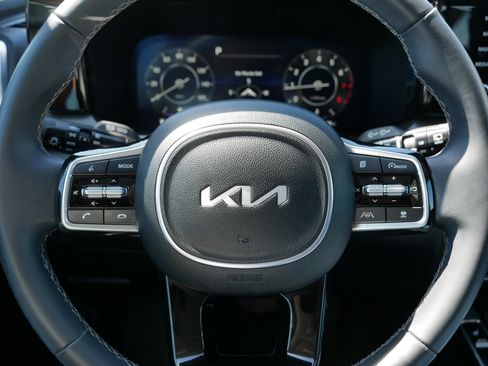 Certified 2023 Kia Sorento SX AWD/4WD image 19