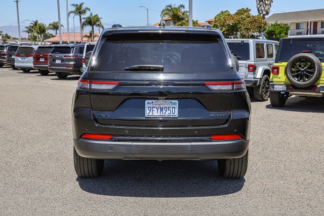 Used 2023 Jeep Grand Cherokee Limited w/ Black Appearance Package AWD/4WD image 5