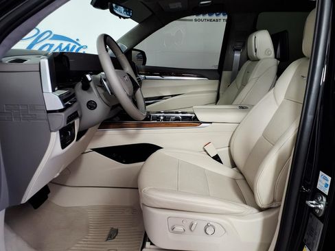 Used 2025 Cadillac Escalade Sport Platinum AWD/4WD image 5