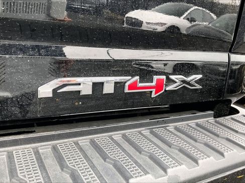 Used 2024 GMC Sierra 2500 AT4X image 11