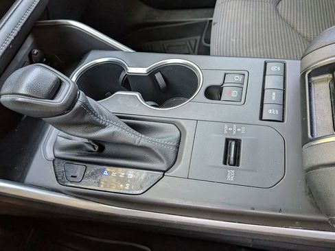 Used 2022 Toyota Highlander L FWD image 24