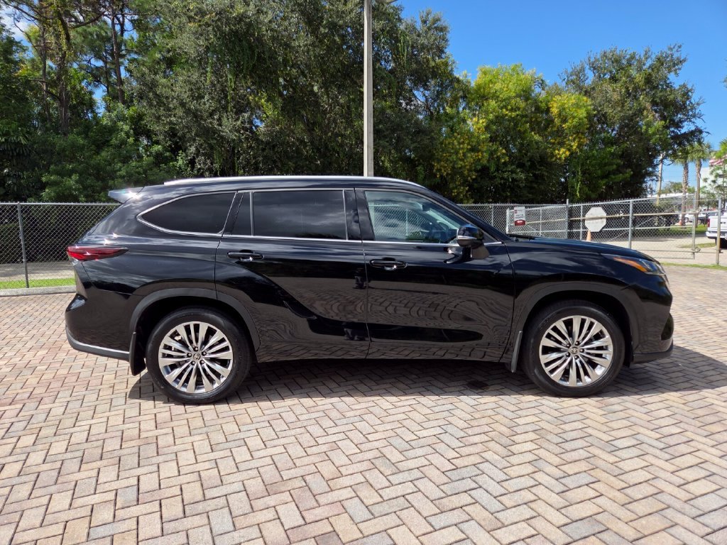 Certified 2026 Toyota Highlander Platinum AWD/4WD image 12