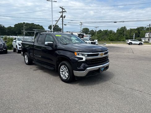Used 2022 Chevrolet Silverado 1500 LT AWD/4WD image 7