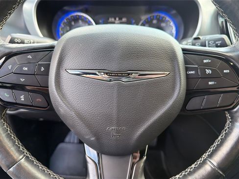 Used 2019 Chrysler Pacifica Touring-L w/ S Appearance Package FWD image 16