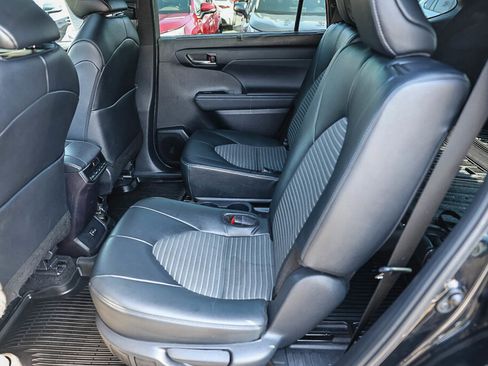Certified 2024 Toyota Highlander XSE FWD image 10