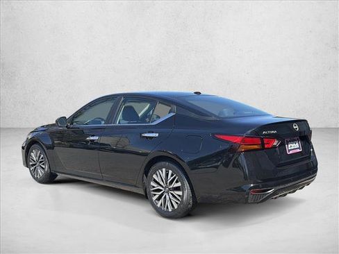 Used 2024 Nissan Altima 2.5 SV image 7