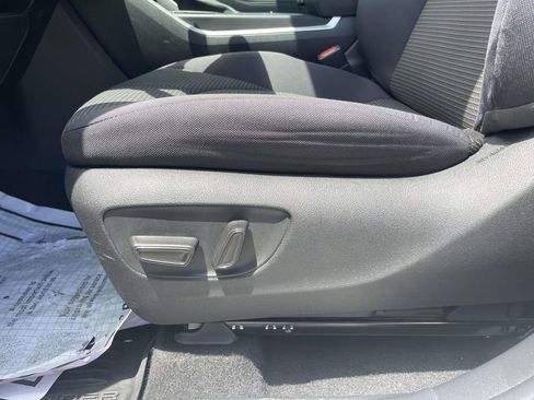 Used 2023 Toyota Highlander LE FWD image 10
