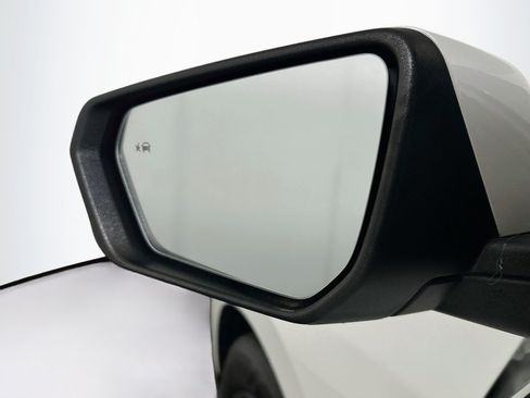 Used 2019 Chevrolet Equinox LT FWD image 16