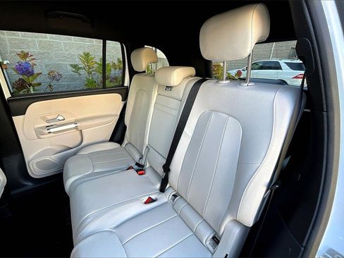 Used 2025 Mercedes-Benz GLB 250 4MATIC image 28