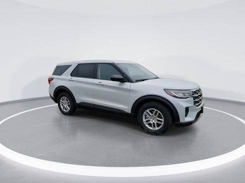 New 2026 Ford Explorer Active RWD image 2