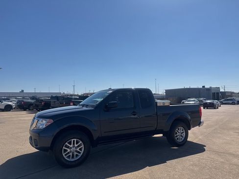 Used 2016 Nissan Frontier SV image 11