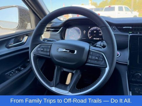 New 2025 Jeep Grand Cherokee L Altitude image 8