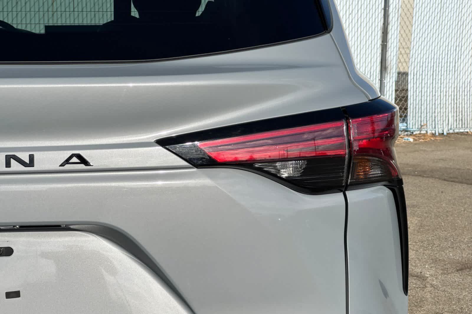 Used 2025 Toyota Sienna XSE w/ XSE Premium Package AWD/4WD image 21