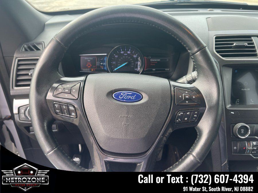 Used 2018 Ford Explorer XLT w/ Equipment Group 202A AWD/4WD image 27