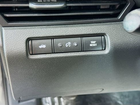 Used 2024 Nissan Altima 2.5 SV FWD image 10