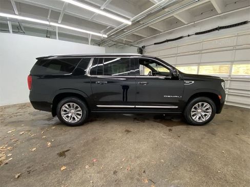 Used 2022 GMC Yukon XL Denali image 7