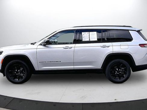 Used 2024 Jeep Grand Cherokee L Laredo AWD/4WD image 6