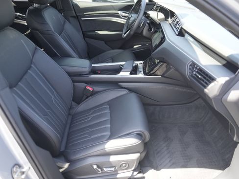 Certified 2023 Audi e-tron S Prestige image 22