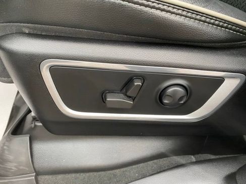 Used 2022 RAM 1500 Laramie AWD/4WD image 23