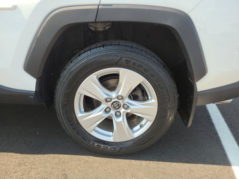 Certified 2019 Toyota RAV4 XLE w/ Convenience Package AWD/4WD image 10