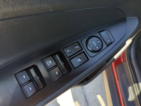 Used 2019 Hyundai Tucson SE image 17