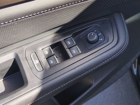 Used 2025 Volkswagen Atlas SE image 13