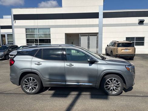 Used 2024 GMC Terrain Denali image 8