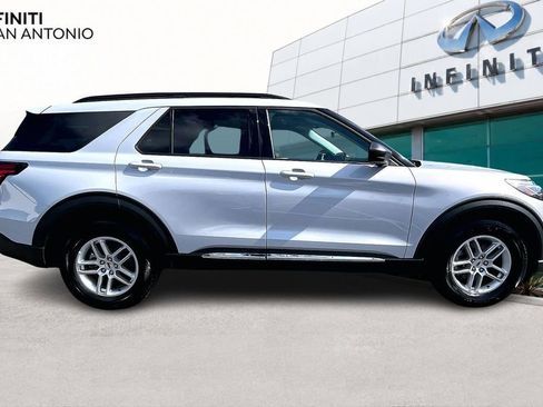 Used 2025 Ford Explorer Active AWD/4WD image 46